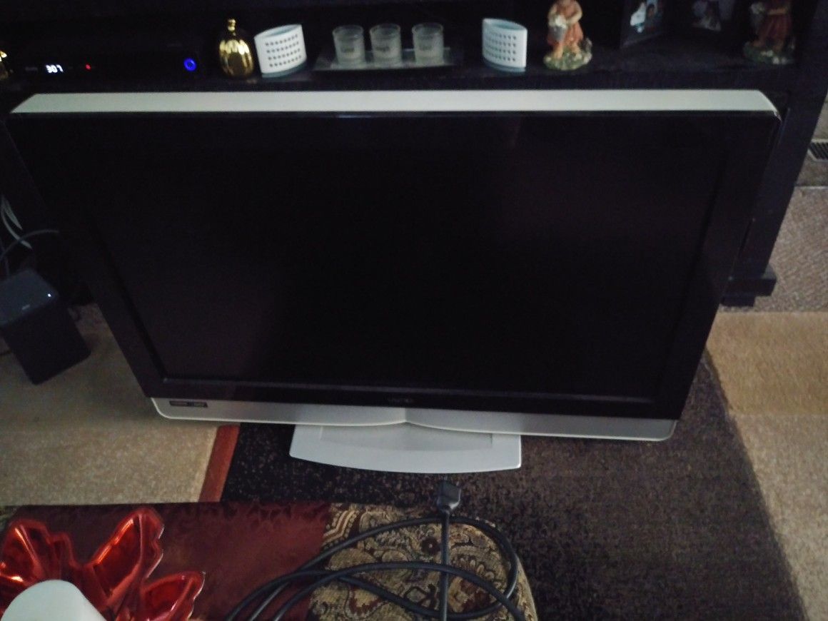 Vizio 42" tv older but works just fine