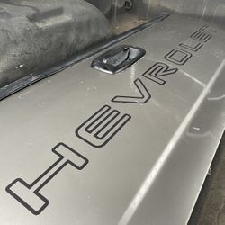 Chevy Silverado Tailgate pewter Tan Color)