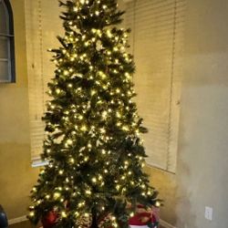9ft Prelit Christmas Tree 