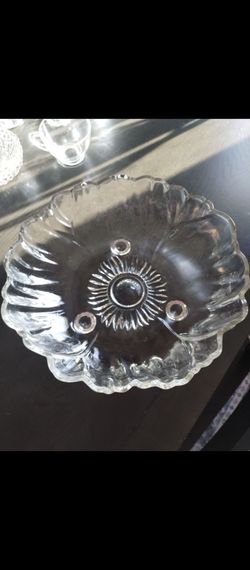 Vintage Indiana Glass Footed Fruit Bowl Clear Glass Heavy Sun Flower Shaped