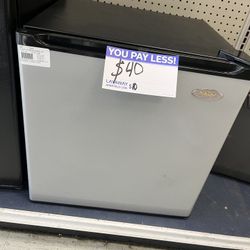 Mini Fridge 