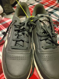 Reebok Classic Low-Top Sneakers