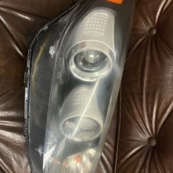 Kia Headlight 20 For Parts 