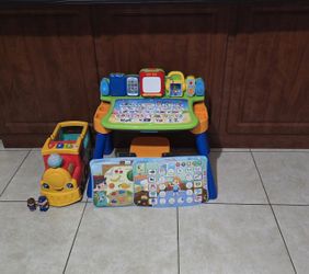VTech Explore & Write Activity Desk
/ Fisher-Price Little People Big ABC Animal Train, Push-Along Toy Vehicle with Lights, Music and Smart Stages Lear