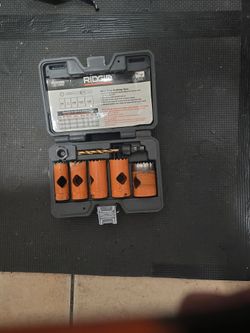 Rigid hole saw