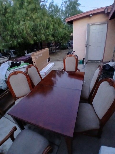 Dining Room Table And 6 Chairs Nice. Real Wood