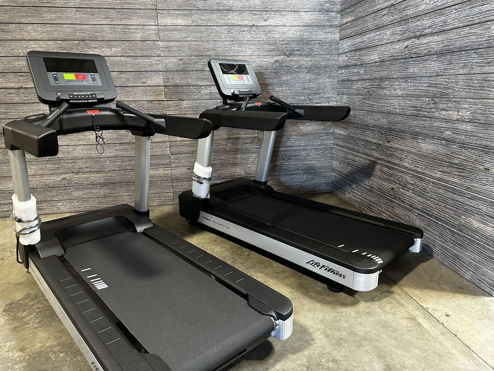 Life Fitness Integrity Treadmill w/ C-Console
