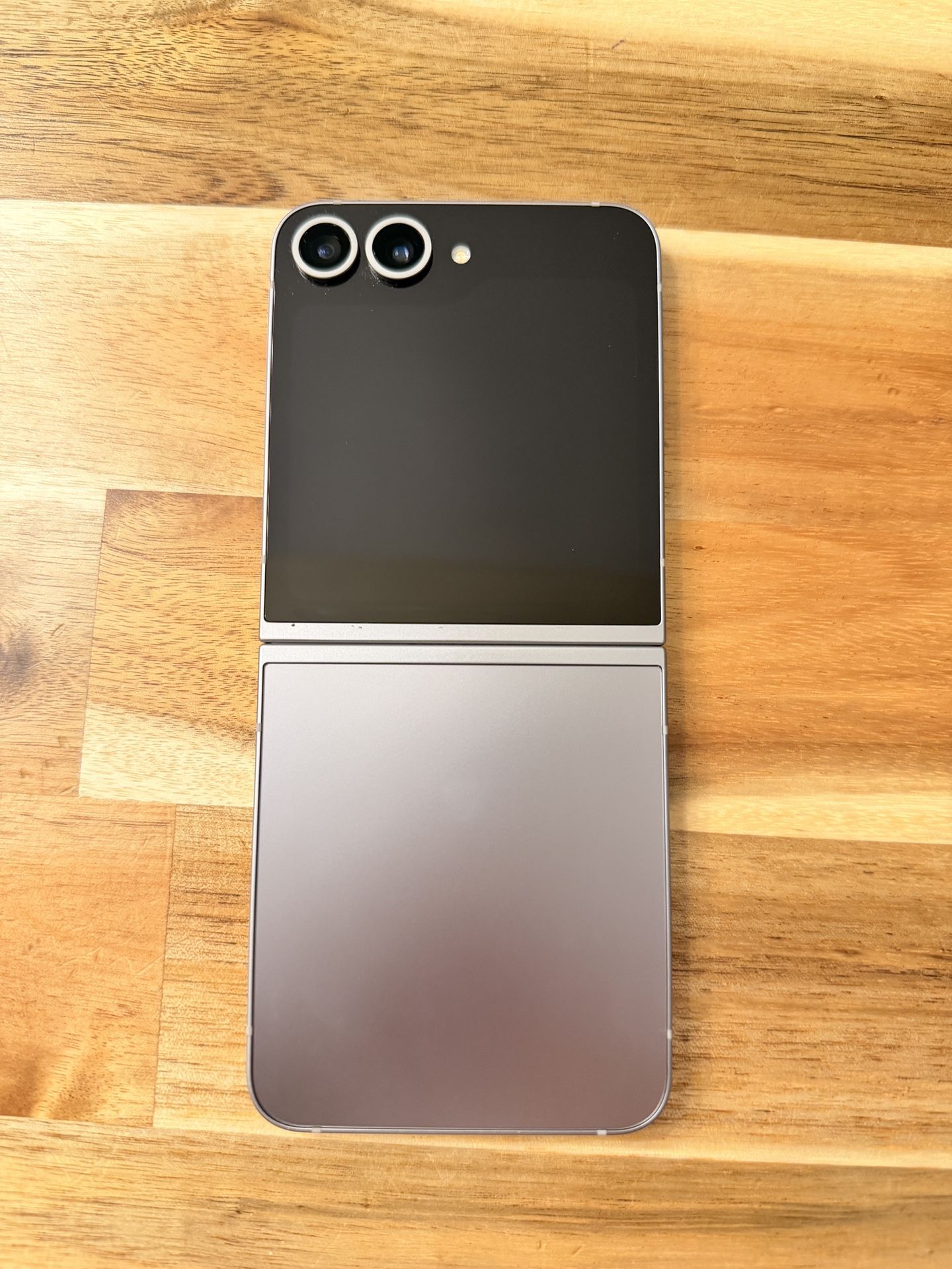 Samsung Galaxy Flip 6 256GB Att / Cricket Only ✅Like New ✅ Price Firm