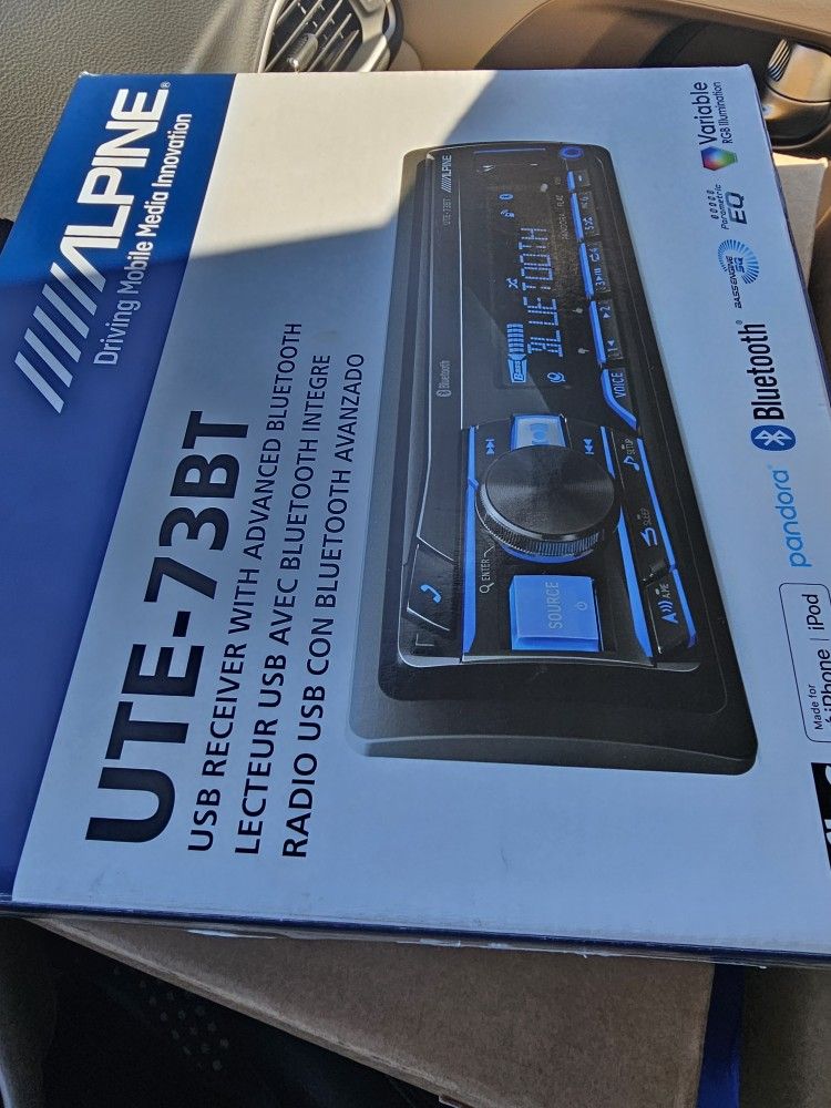 Alpine UTE-73BT Bluetooth Car Stereo, iPhone/A Hands-Free Digital Media Receiver