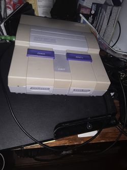 Super Nintendo in perfect condition comes with a Super Mario game all its connections