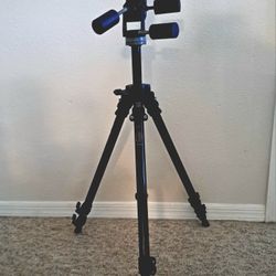 Professional Tripod Manfrotto Bogen 3221 w/3047 Head * Min: 10.5" Max: 79.5" * Apopka Pick-Up 