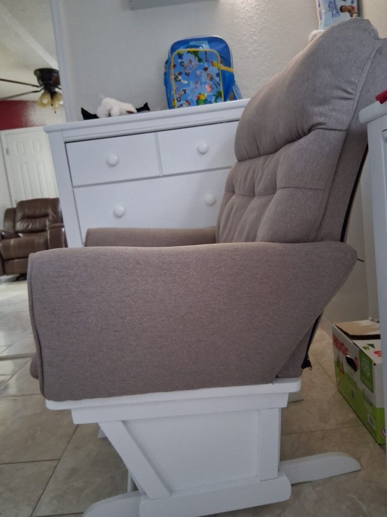 Baby Crib And Maternity Chair