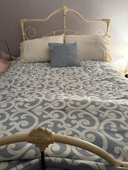 Full size comforter and sheet set