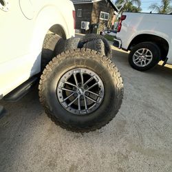 Raptor bead lock wheels and tires
