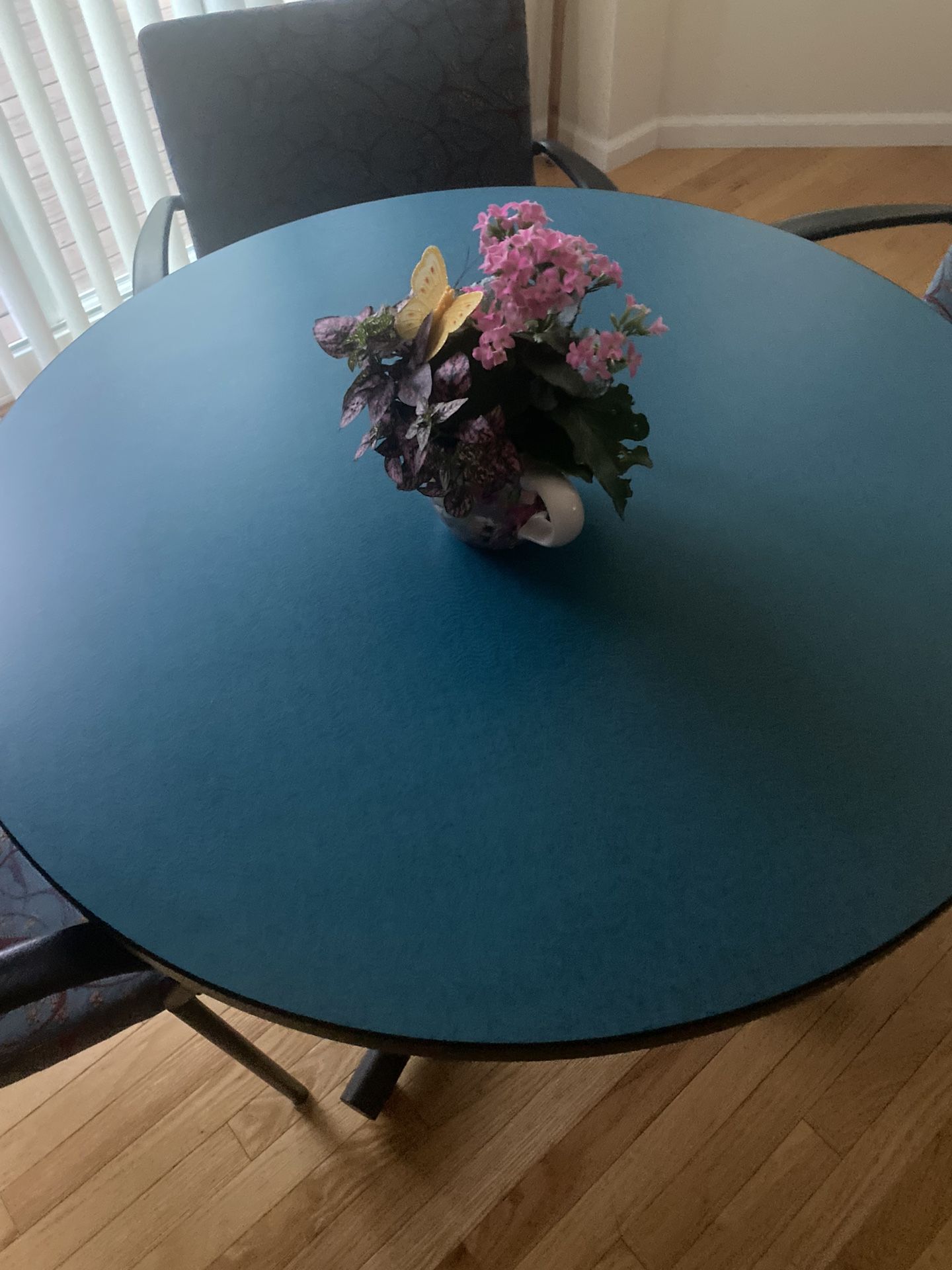 Cafe Bistro Round Table With Matching Chairs Easy Waltham Pick Up!