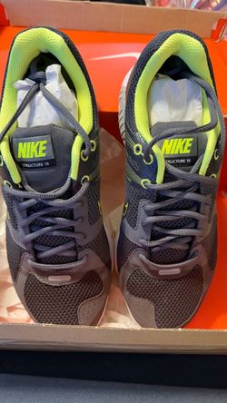 Never worn Nike  Structure 15