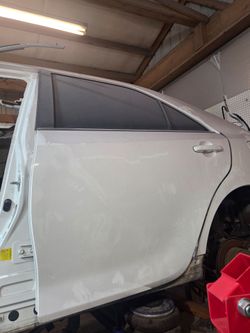 2012-2014 TOYOTA CAMRY SE OEM REAR PASSENGER RIGHT DOOR COMPLETE  WHITE 040