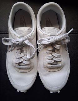 Nike sneakers  women's size 7.5