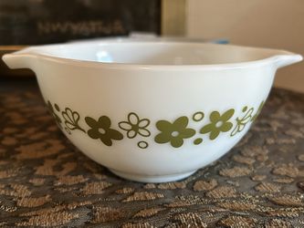 Vintage Pyrex Bowls Assorted