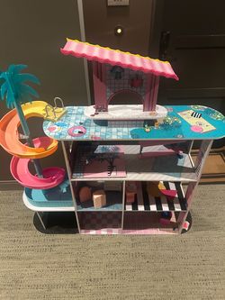 Free doll house pick up today!