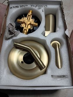 Gold bathtub faucet