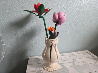 Flour bouquet in vase lego