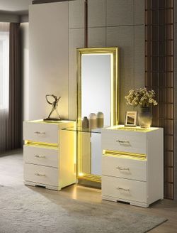 Contemporary Glam Vanity Set with LED lighting