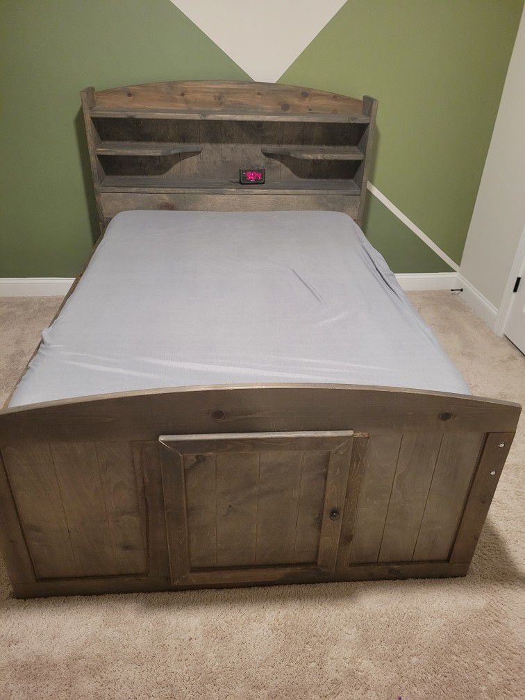 Full Size Solid Wood Bed,  Drawers & Storage 