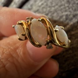 Large Lot Of Solid Gold Rings