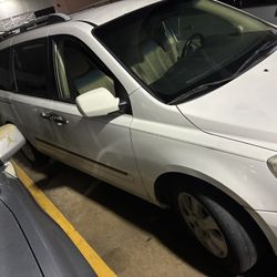 2008 Hyundai Entourage