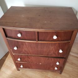 Dresser with 5 drawers