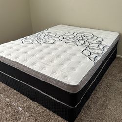 Queen Size Mattress Pillow Top 12” Thick.   Brand New Mattress.    We Offer Same Day Delivery 