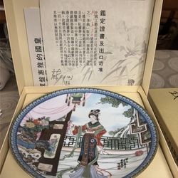 Decorative Chinese hand painted plates, original boxing with certificate certificates