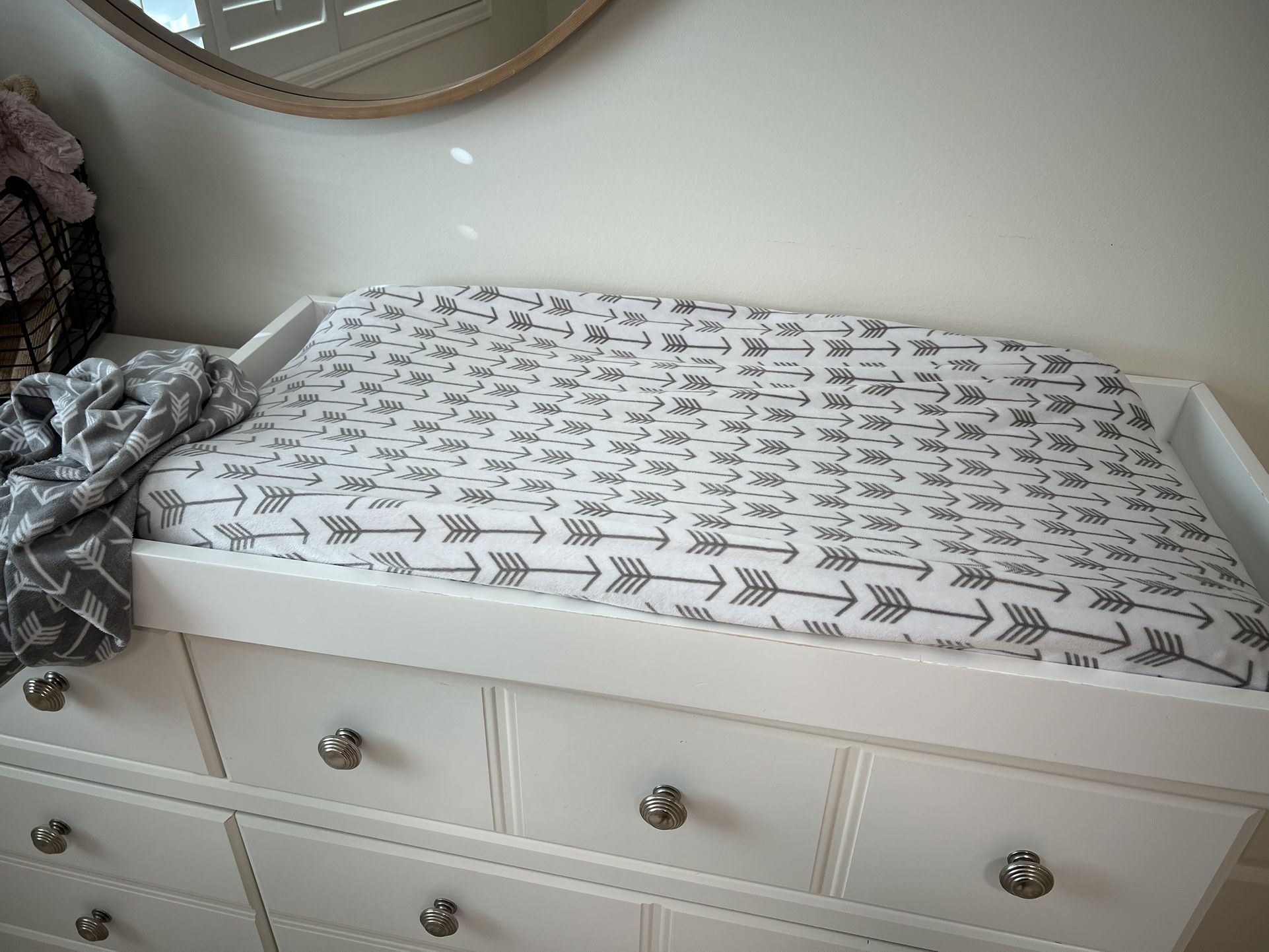 Changing Table With Pad And 2 Covers