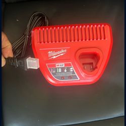 Milwaukee M12 Charger