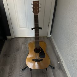 Yamaha Junior Acoustic Guitar + Stand