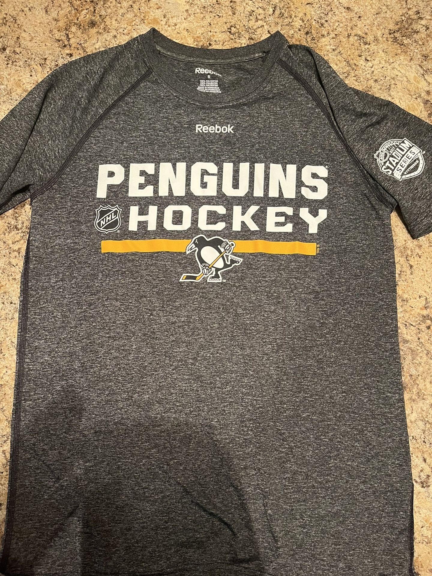 Mens Small Reebok Penguins Hockey T-shirt