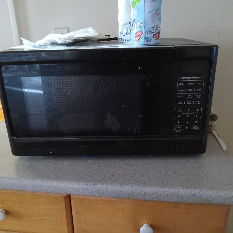 PRICE DROP!!! Hamilton Beach Microwave Oven