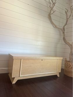 Mcm vintage Lane cedar chest
