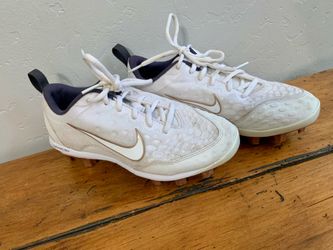 Nike hyperdiamond softball cleats size 7 molded
