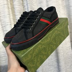Gucci Black Size 8