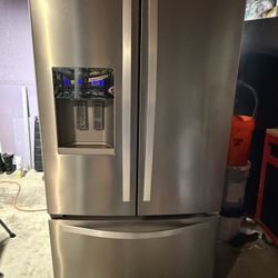 Whirlpool Refrigerator french door with bottom freezer