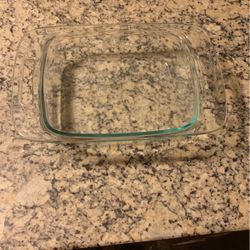 Pyrex 2Qt Casserole Dish
