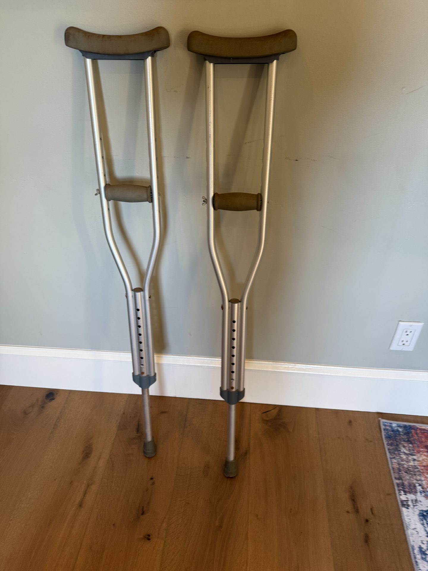 Crutches (Height) 4’6 - 5’2