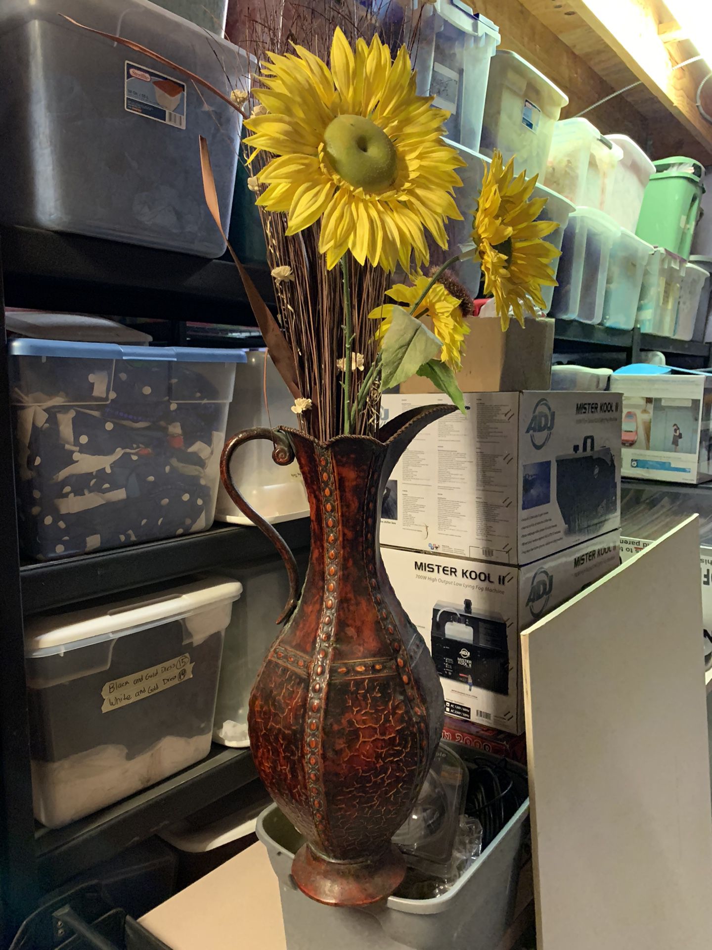 Flower vase arrangement