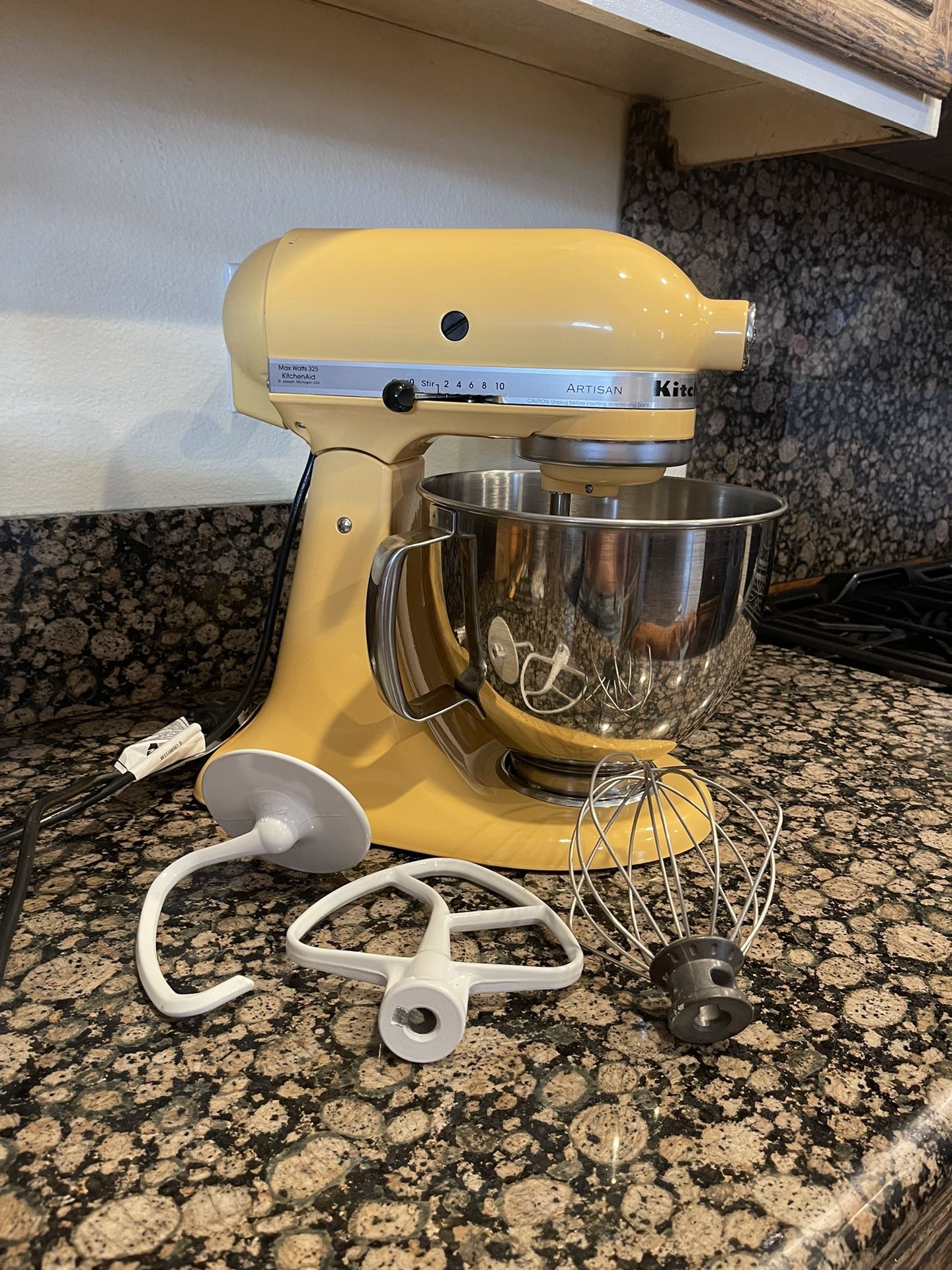 KitchenAid Artisan Stand Mixer 5Qt 10 Speed ButterCup Yellow