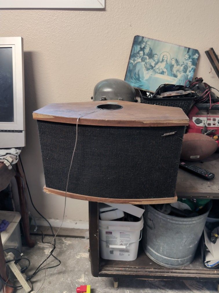 Pair Of Speakers Bose 901 V Series Walnut Color Some Little Damage