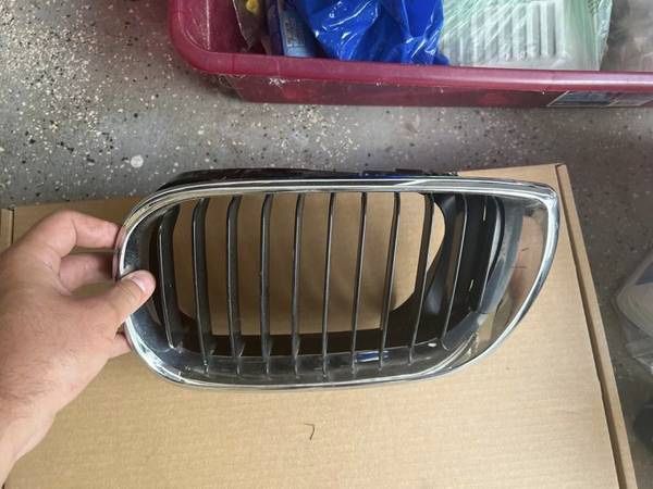 BMW E46 OEM Driver’s Side Hood Grill Grille 330i 325i 330xi 325xi