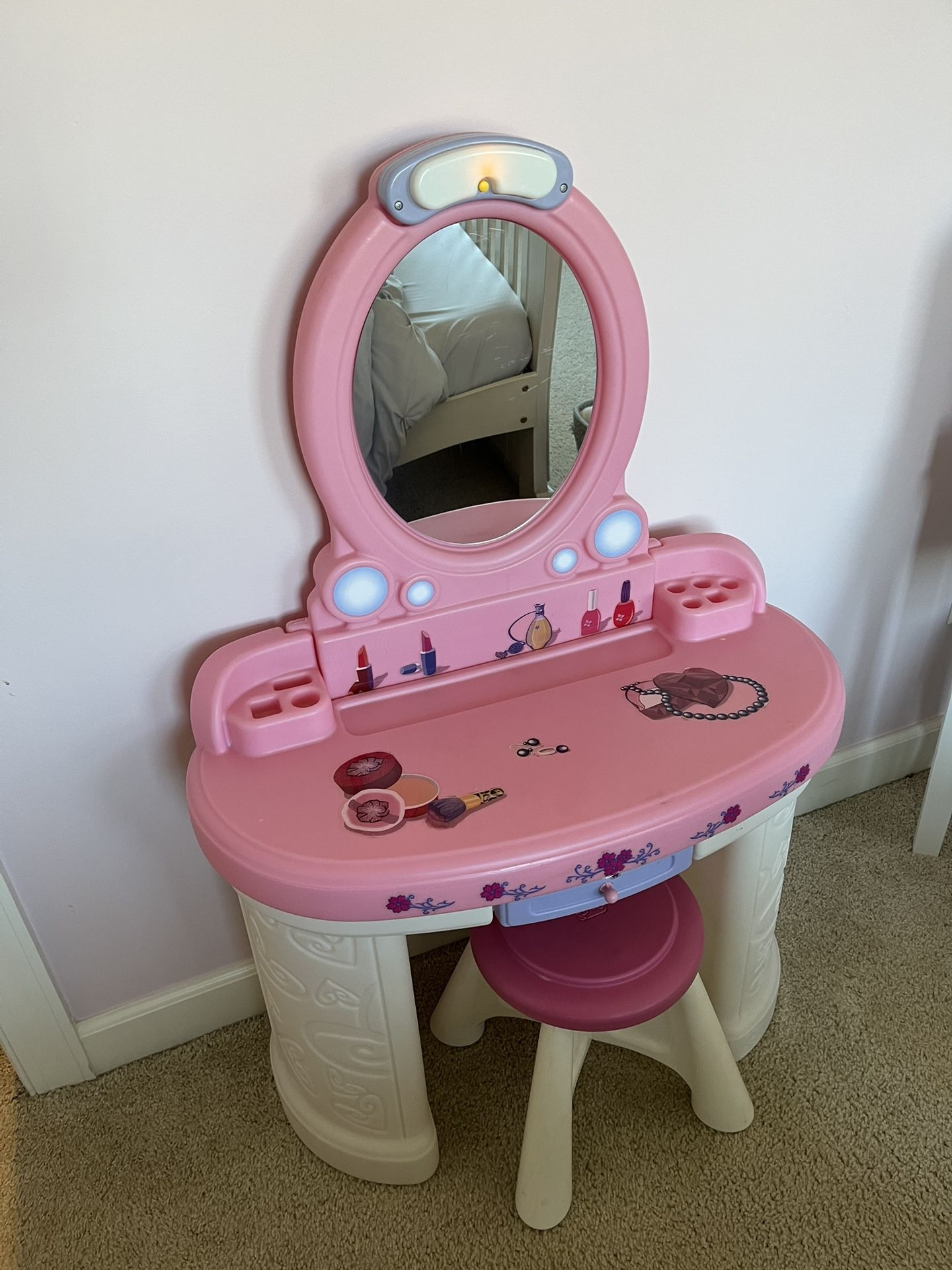 Kids vanity