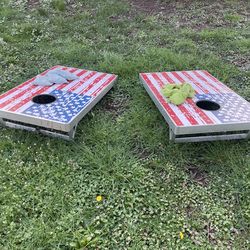 Corn hole with 8 bags